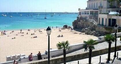 Villa 8 min. walk to the beaches / historic area Cascais / outdoor area relax / barbecue