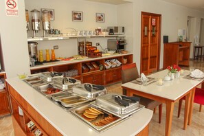 Free daily buffet breakfast - Hotel Unu (Huancayo)