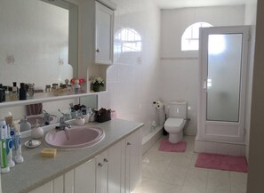 Badewanne, Bidet, HandtĂŒcher