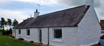 Cottage with stunning views over Kirkcudbright Bay, a short walk from the beach.