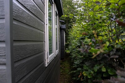 Spacious & cozy holiday bungalow "Frank" in wooded area (12 people)