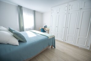 5 bedrooms, iron/ironing board, travel cot, WiFi