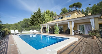 Wunderschöne und luxuriöse Villa mit Pool nur 5 Minuten vom Strand von Portals