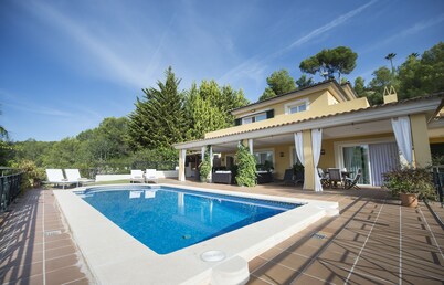 Beautiful and luxurious villa with pool 5 minutes from the beach of Portals
