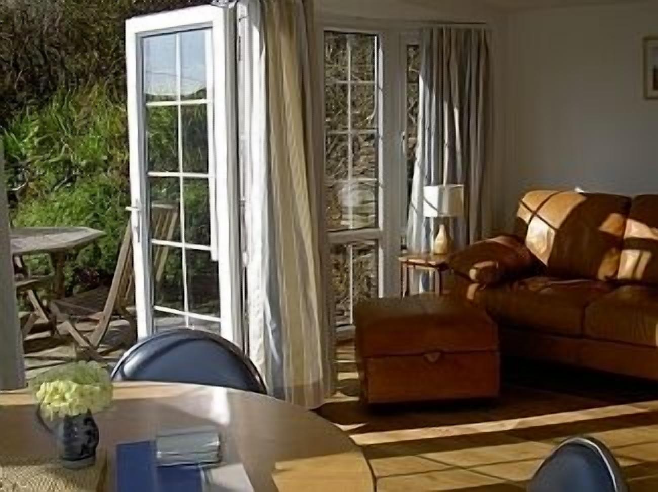 Cosy Chalet With Sea Views, By The Beach