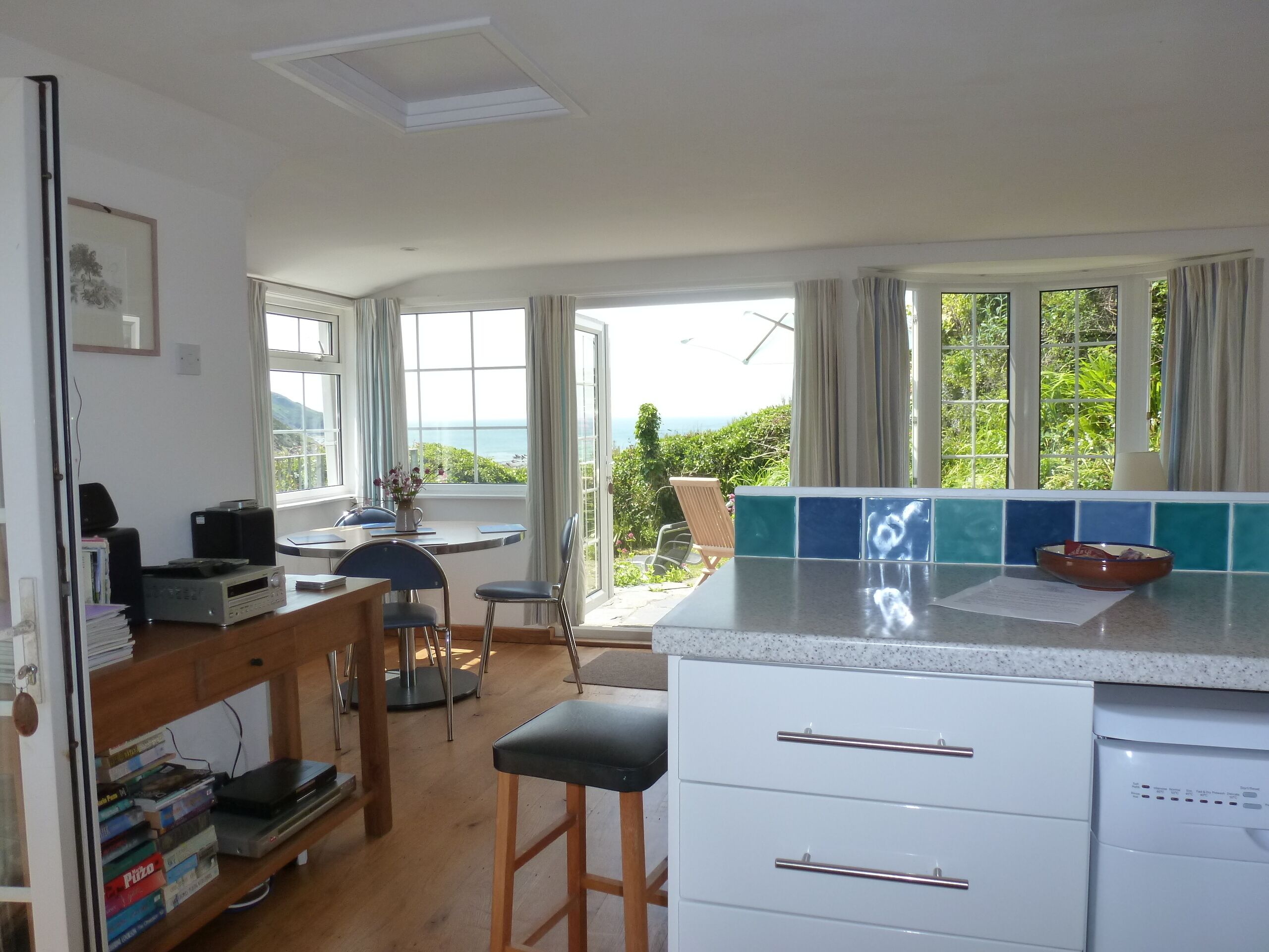 Cosy Chalet With Sea Views, By The Beach