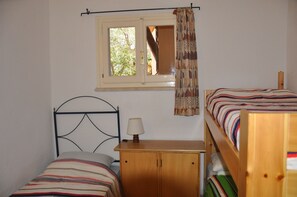4 bedrooms, iron/ironing board