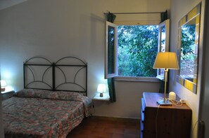 4 chambres, fer et planche à repasser