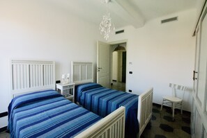 3 chambres, fer et planche à repasser, Wi-Fi gratuit, draps fournis