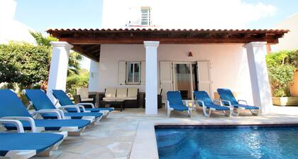 Villa Sofia Ibiza - Viiden makuuhuoneen huvila, vuodepaikkoja 11