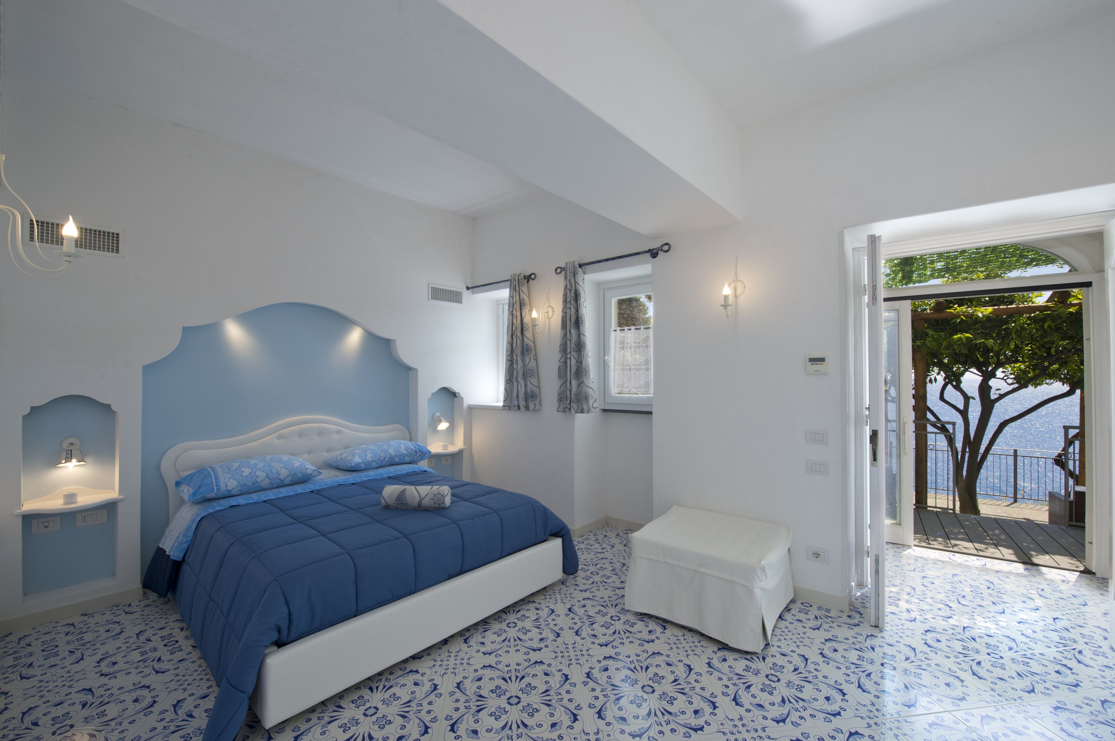 Villa Marina di Praia directly on the beach