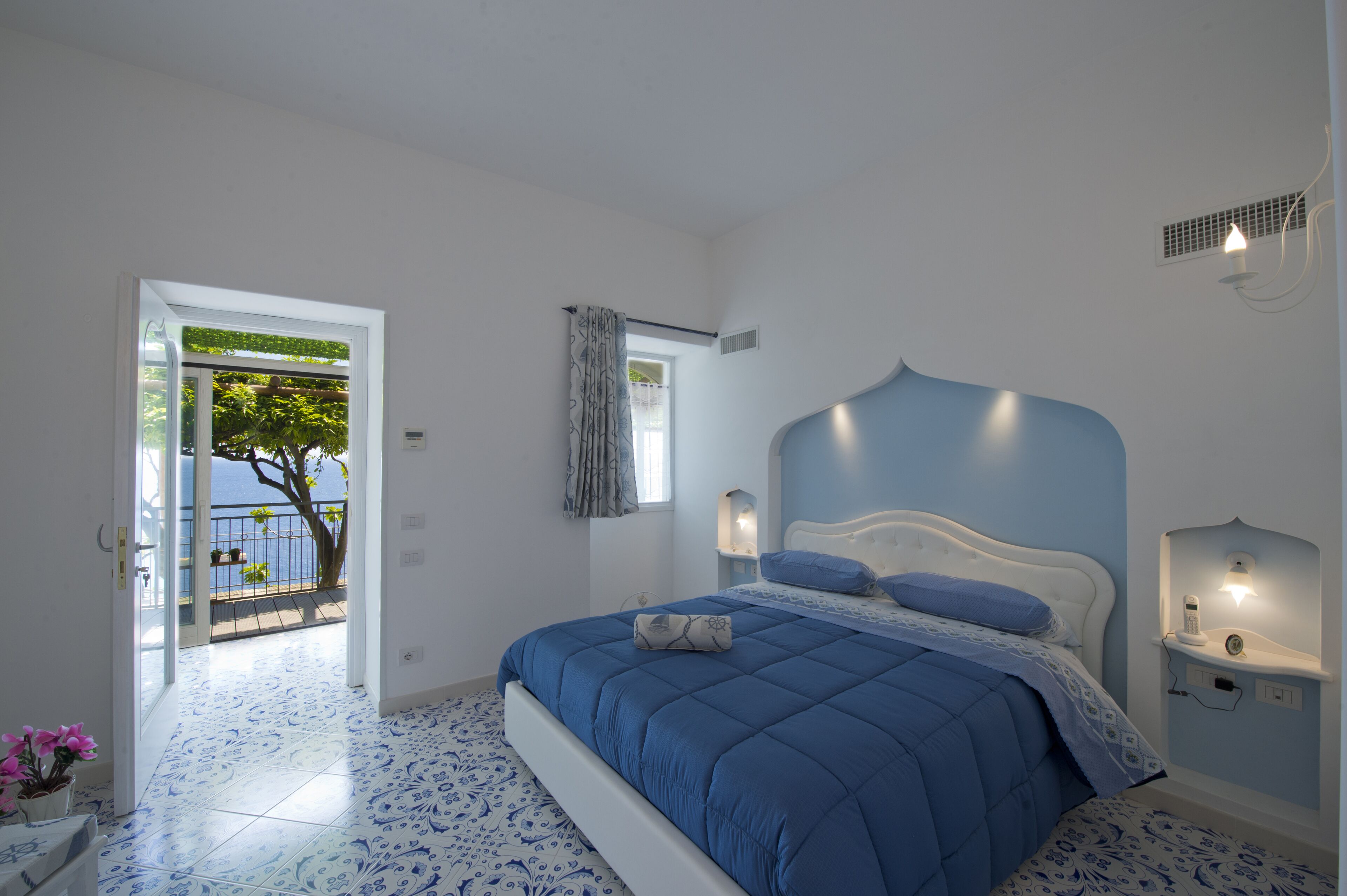 Villa Marina di Praia directly on the beach