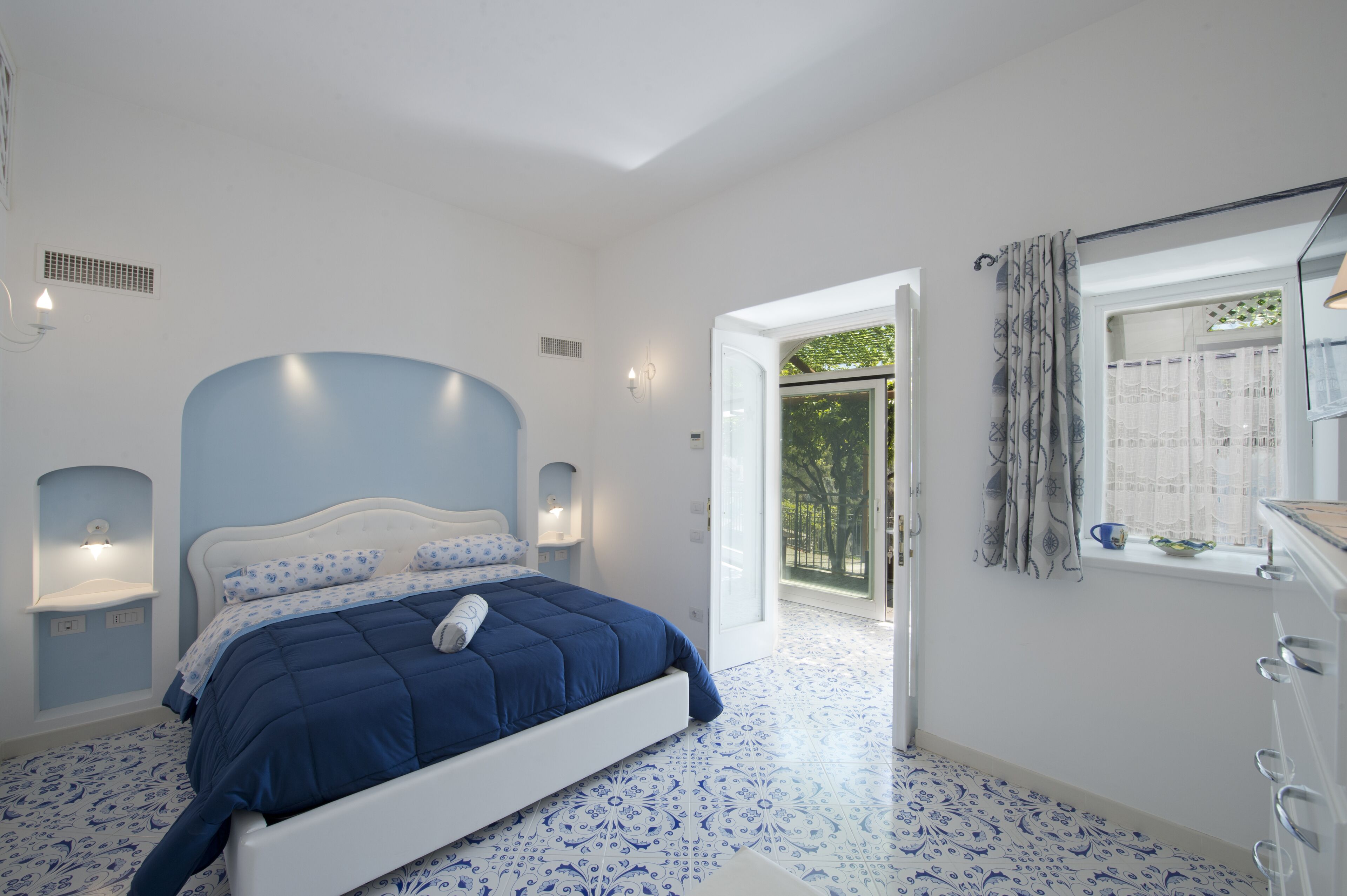 Villa Marina di Praia directly on the beach