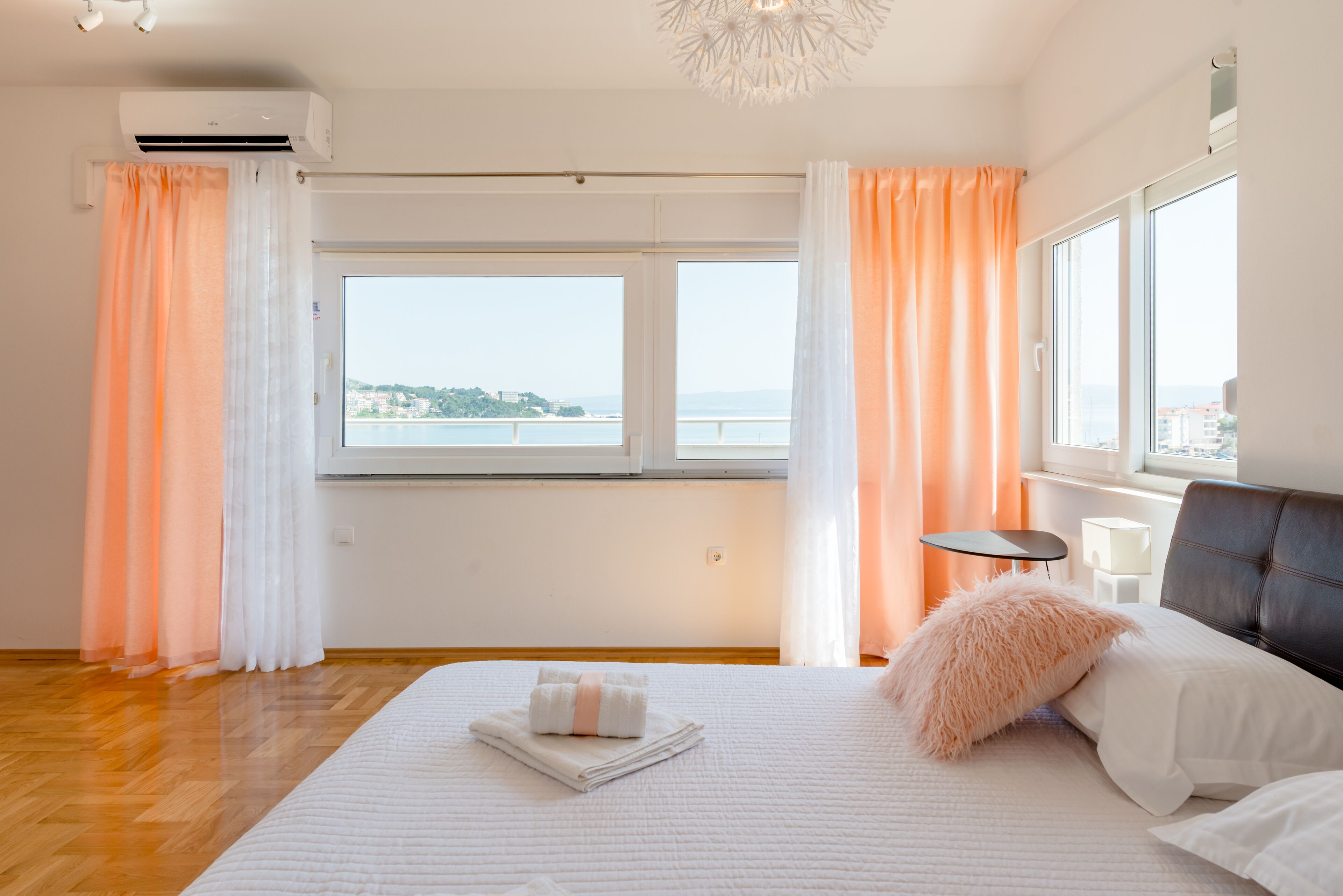 4 室のベッドルーム、セーフティボックス (室内)、アイロン / アイロン台、WiFi