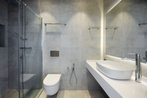 Douche, serviettes fournies