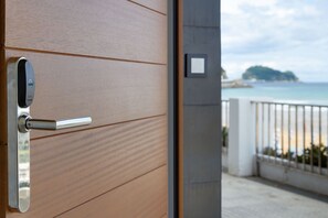 المنطقة المحيطة بالمنشأة