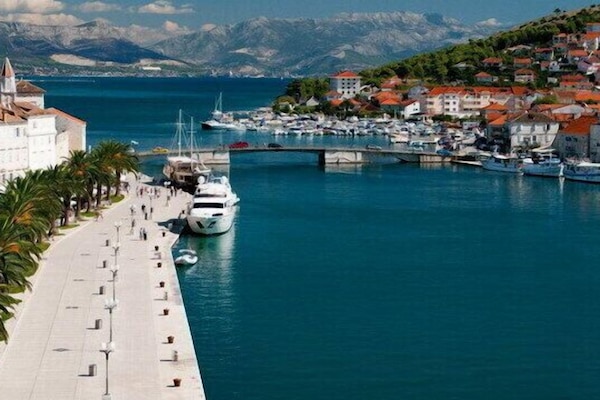 Trogir promenade