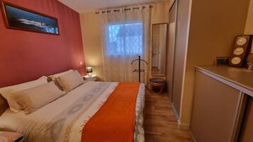 4 Schlafzimmer, Bügeleisen/Bügelbrett, kostenloses WLAN, Bettwäsche