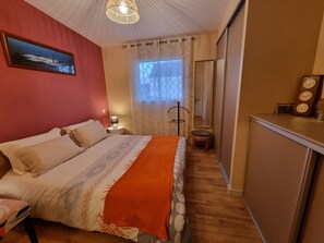 4 Schlafzimmer, Bügeleisen/Bügelbrett, kostenloses WLAN, Bettwäsche