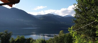 LAKE ORTA - LAKE VIEW APARTMENT, PRIVATE BEACH AND BALCONIES (FIRST FLOOR)