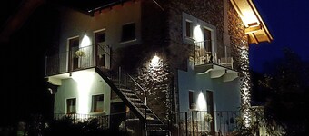 ORTA - APPARTEMENT VUE SUR LE LAC, plage privée et balcon (premier étage)