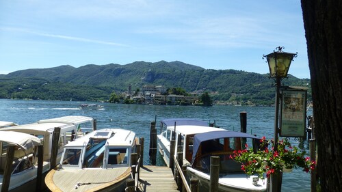 ORTA - FLAT LAKE VIEW, Privatstrand und Balkon (erste Etage)