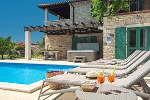 Pool - Villa with private pool,  HotTub, table tennis. (Vodnjan)