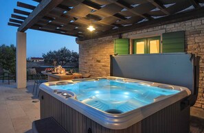 تناول الطعام بالخارج