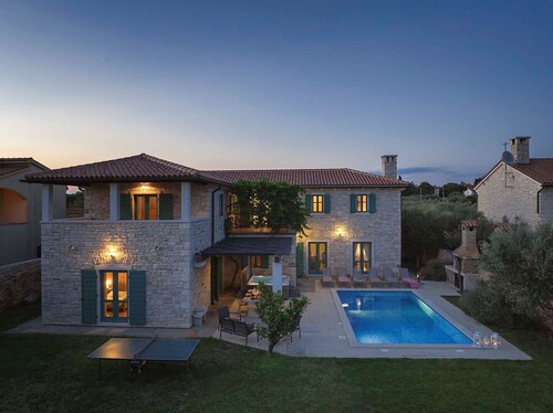 Villa with private pool,  HotTub, table tennis.