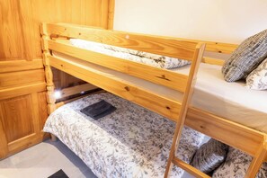 2 Schlafzimmer, Bügeleisen/Bügelbrett, Reisekinderbett, kostenloses WLAN