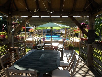 Familia y mascotas, ubicación tranquila en el pueblo, piscina climatizada