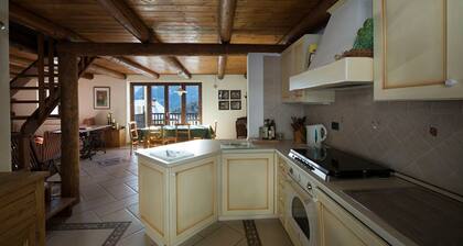 Split level flat in St Nicolas with stunning views and a Sauna