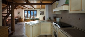 Split level flat in St Nicolas with stunning views and a Sauna