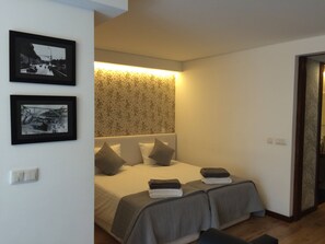 Iron/ironing board, Internet, bed sheets - I Love Alegria - cosy Studio (Porto)