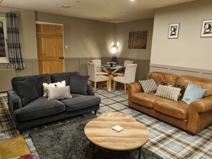 TV, fireplace, DVD player, books