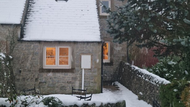 A stone house with a snow-covered roof and windows. - 2 Bedroom Luxury Cottage close to Bakewell, in the stunning Peak District (Over Haddon)