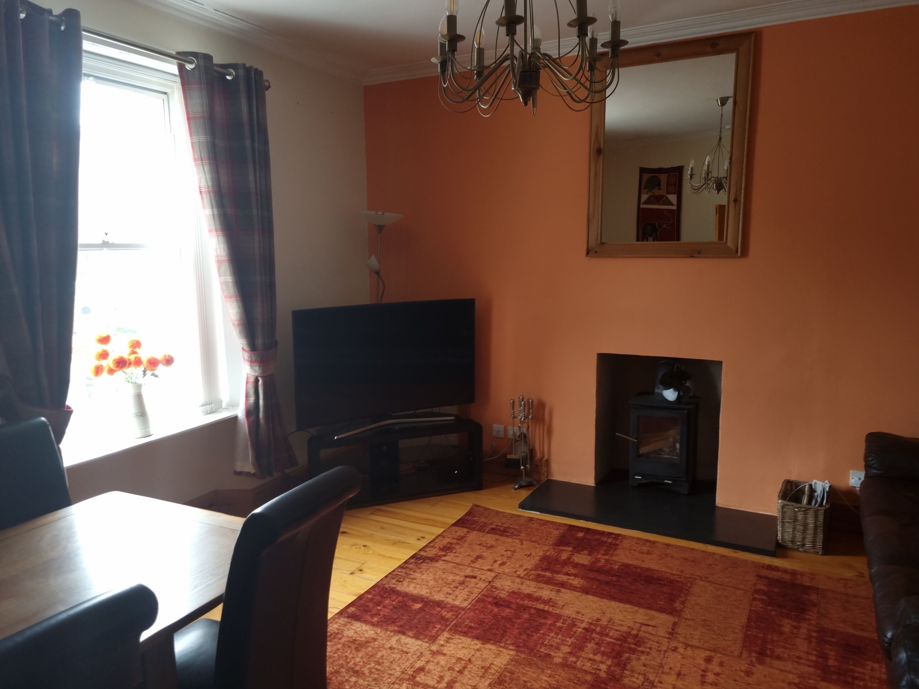 Smart TV, fireplace