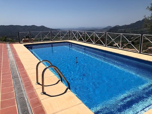 Superb villa with private pool with breathtaking view!