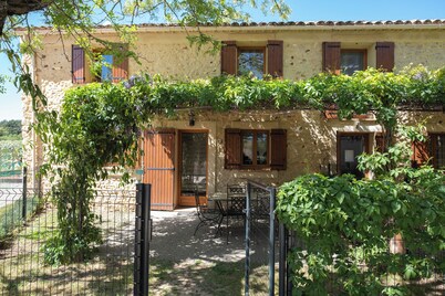 Character house in the heart of the Luberon Park