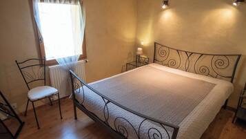 3 bedrooms, iron/ironing board, travel cot, free WiFi