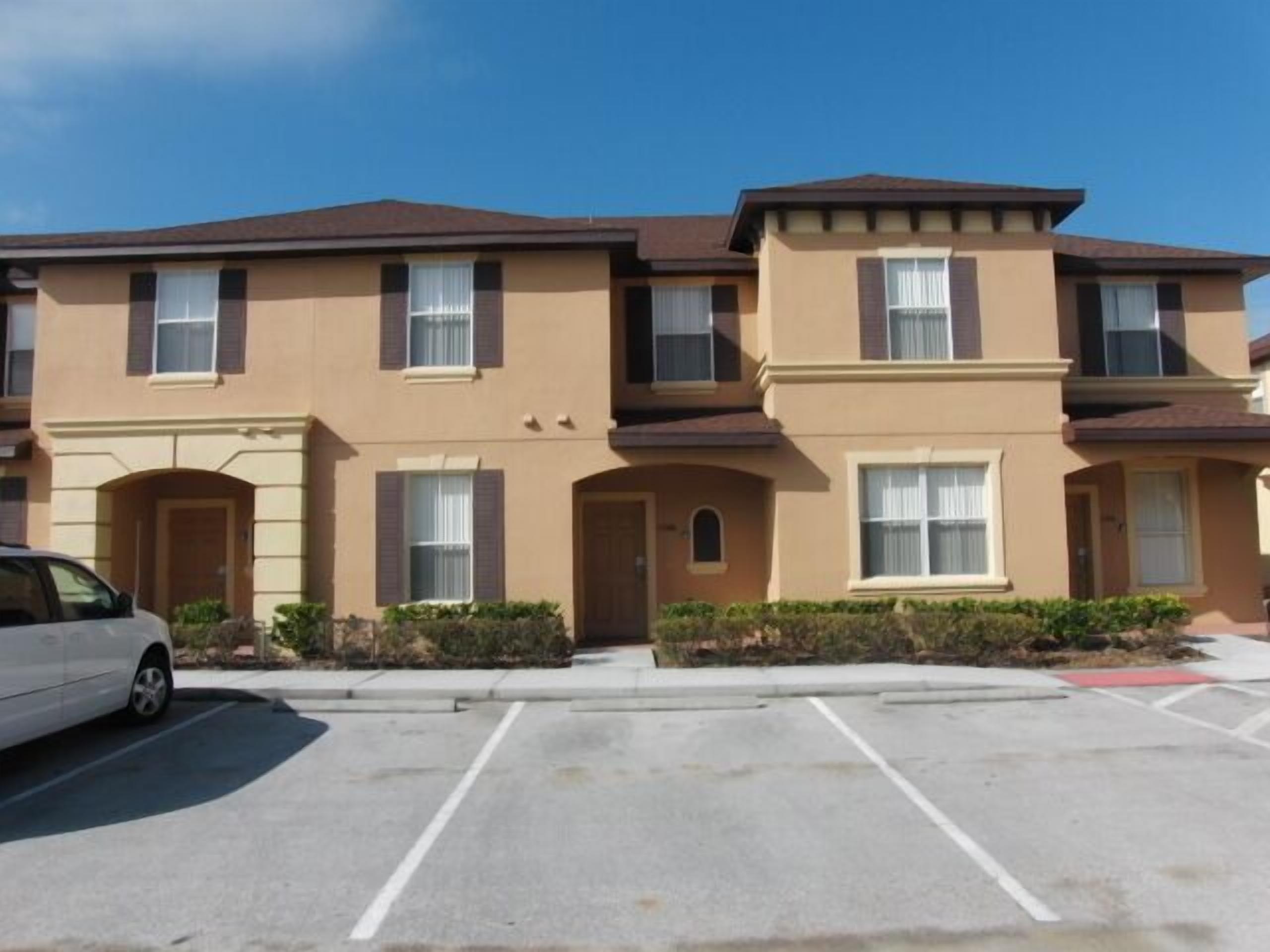 4 Bedroom / 3 Bathroom Townhouse - Close to the theme Parks