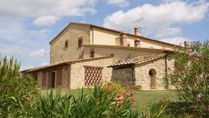 Exterior - Country House & Spa - Inside Nature with panoramic views, Art Surrounded (Volterra)
