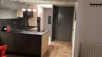 Refrigerador, microondas, horno, placa de cocina