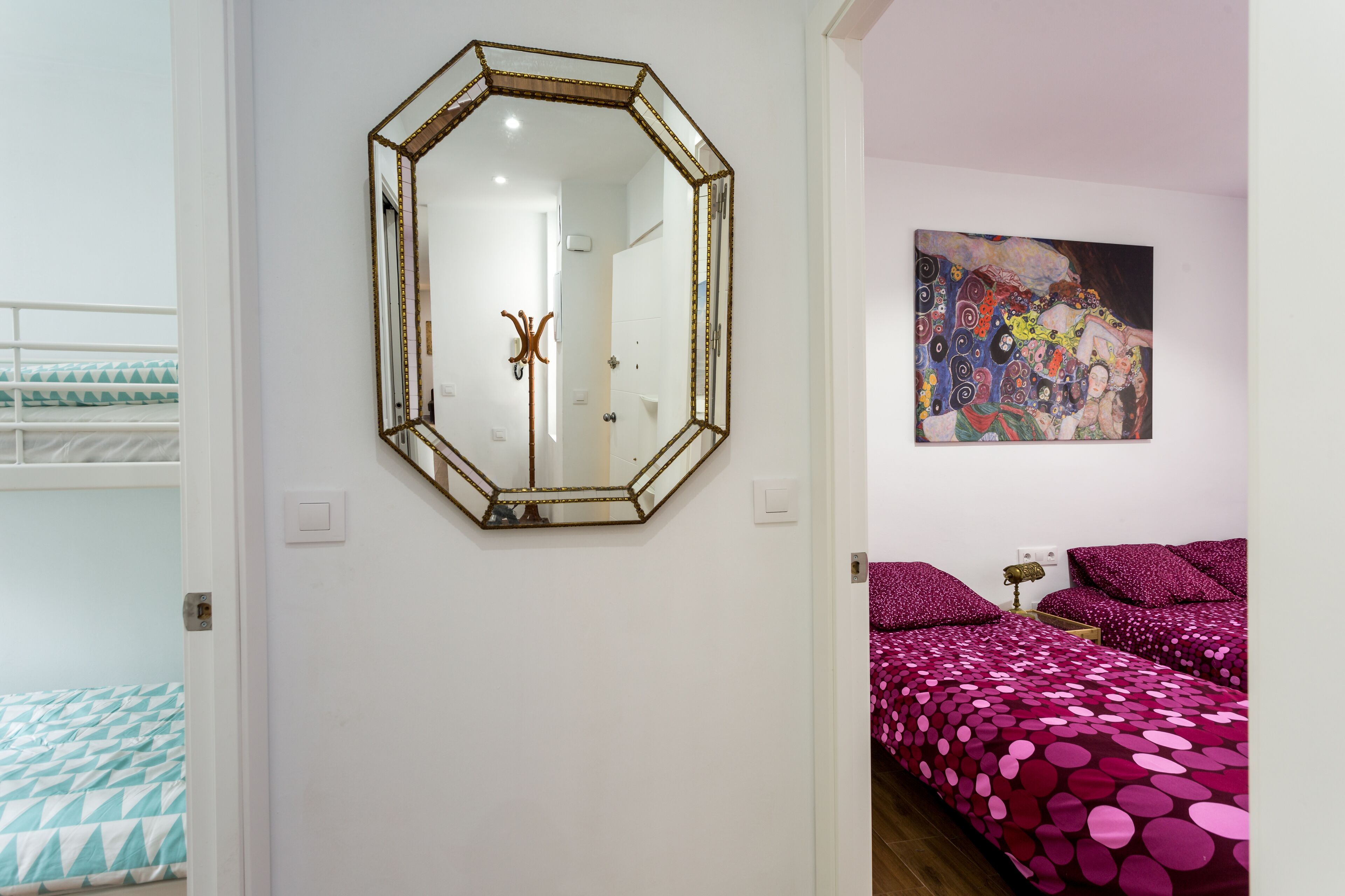 3 habitaciones, tabla de planchar con plancha, wifi y ropa de cama 