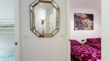 3 habitaciones, tabla de planchar con plancha, wifi y ropa de cama