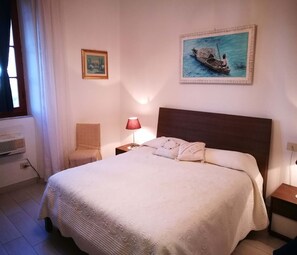 2 多间卧室、客房内保险箱、熨斗/熨衣板、WiFi