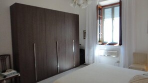 2 Schlafzimmer, Zimmersafe, Bügeleisen/Bügelbrett, WLAN