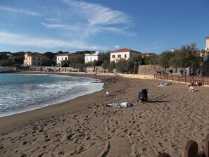 Una spiaggia nelle vicinanze