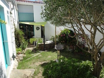 jardin sur l'arriĂšre