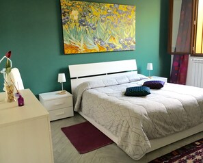 1 bedroom, in-room safe, desk, iron/ironing board - Cozy apartment with garden view, in the center of Palermo (Palermo)